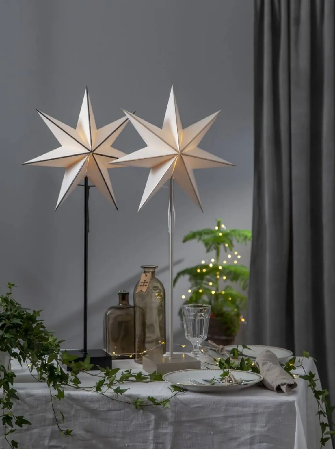 ASTRO Stjärna på fot 74cm Svart