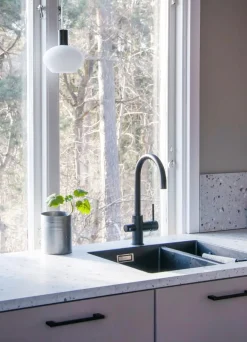 BELL Fönsterlampa 16cm Svart/Opalvit