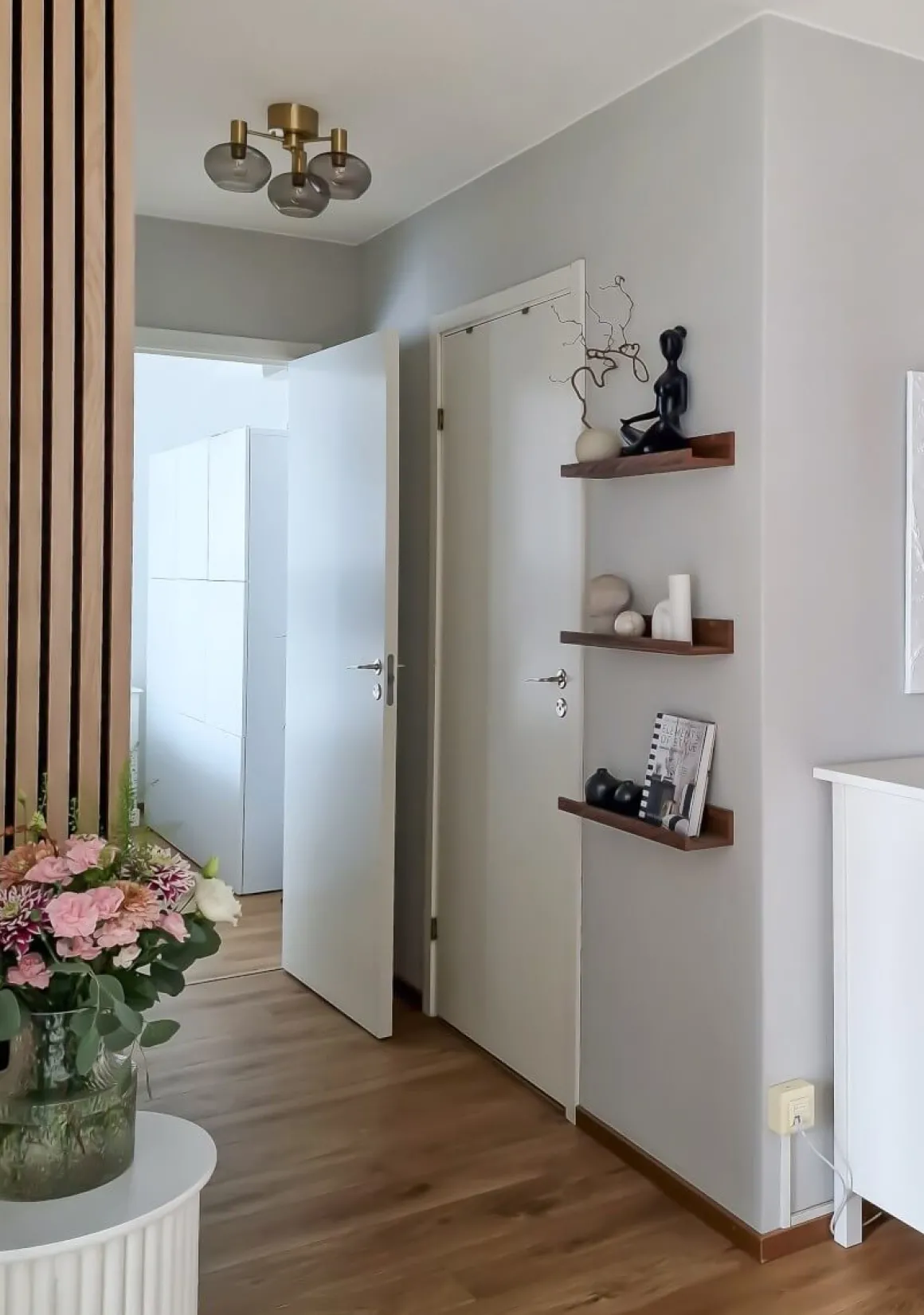 BELL Plafond 3-arm 42cm Matt Mässing/Rök