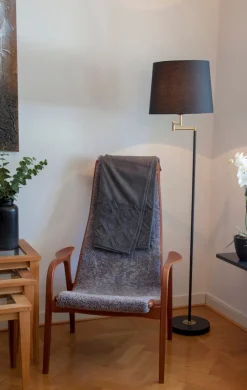 BIRKA Golvlampa 155cm Svart/Matt Mässing