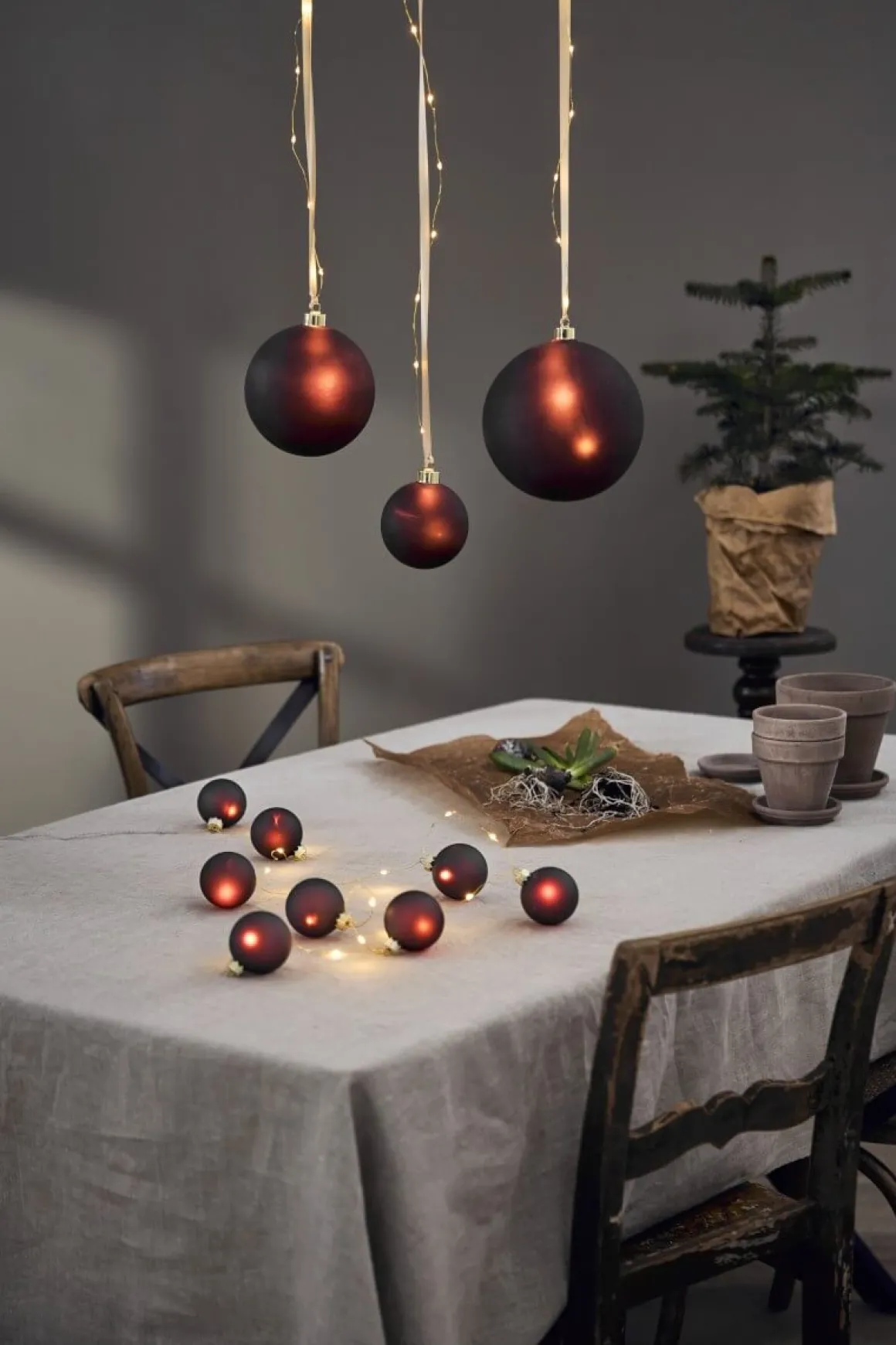 BLISS Glaskula Batteri 16,5cm 18LED Röd