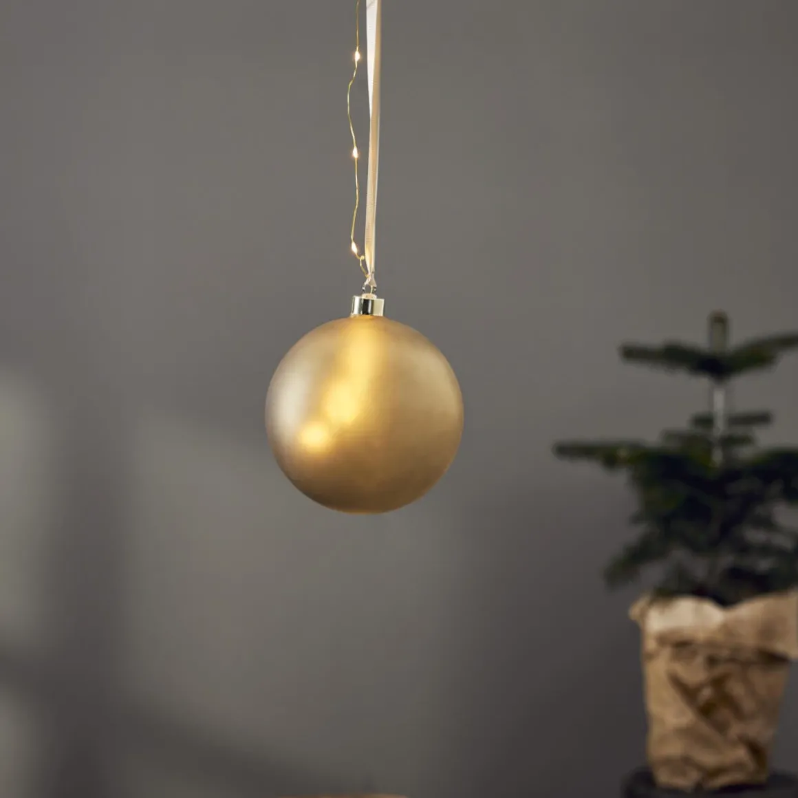 BLISS Glaskula Batteri 16,5cm 18LED Guld