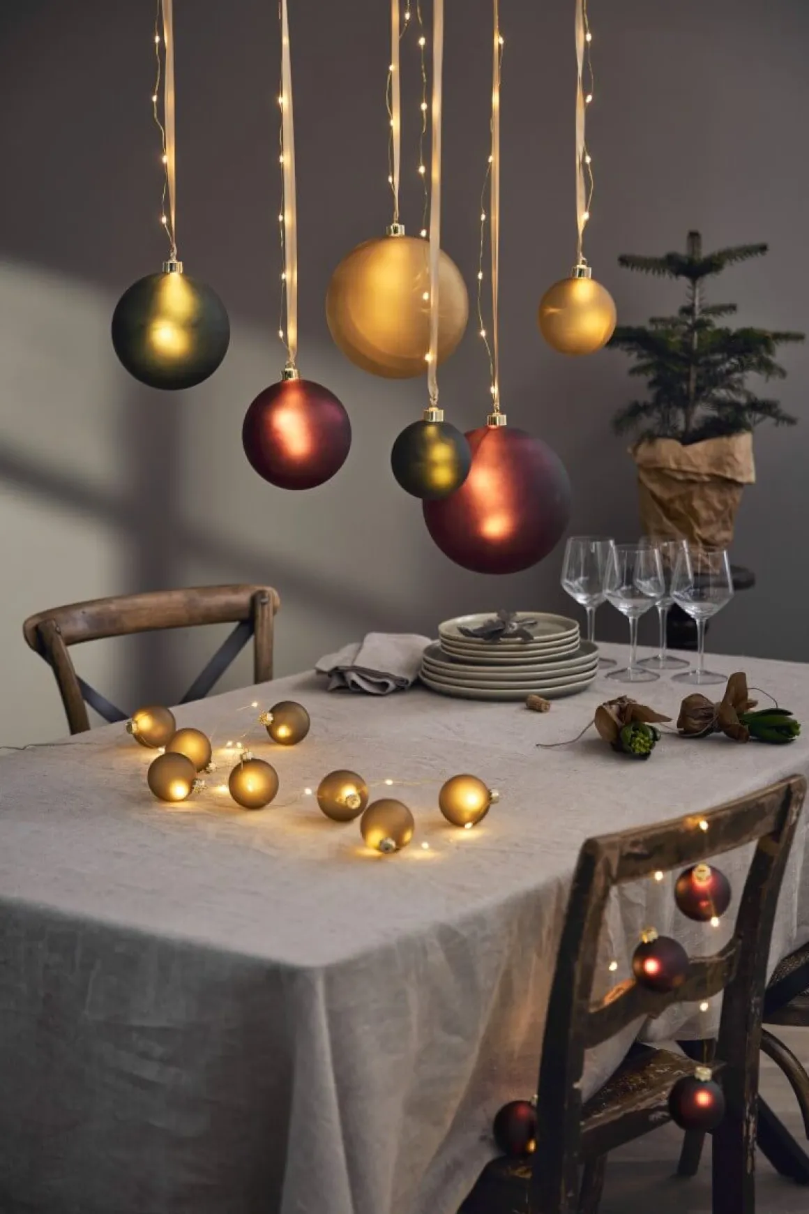 BLISS Glaskula Batteri 16,5cm 18LED Guld