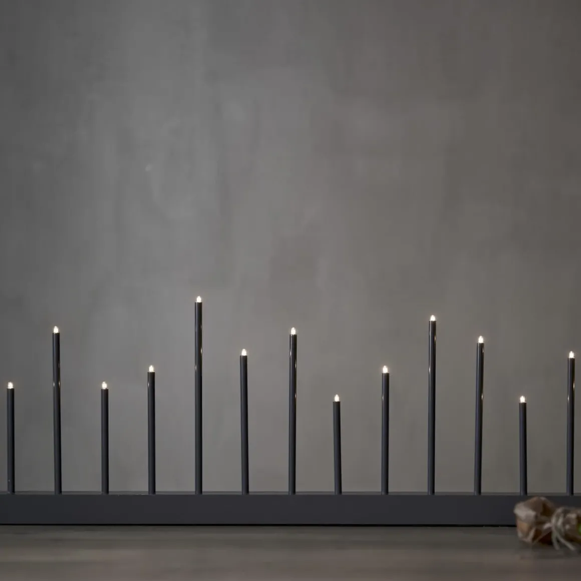 BUZZ Ljusstake 14L 77cm Grå