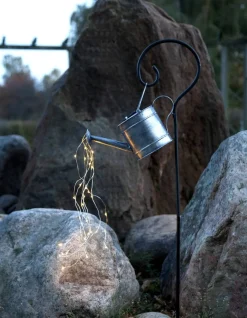 DEW DROP WATER CAN Solcellsdekoration 80cm 28LED Zink IP44