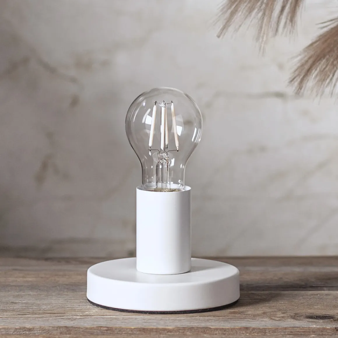 E27 Normal Dimbar 7W 2700K 806lm Klar LED-Lampa