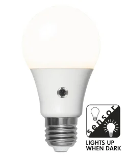 E27 Normal Sensor Opal/Vit 8.2W 2700K 806lm LED-Lampa