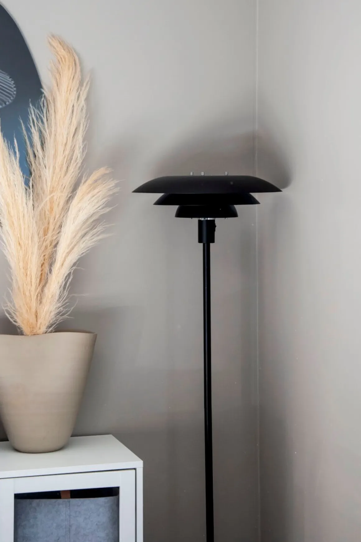 EPSILON Golvlampa 150cm Svart