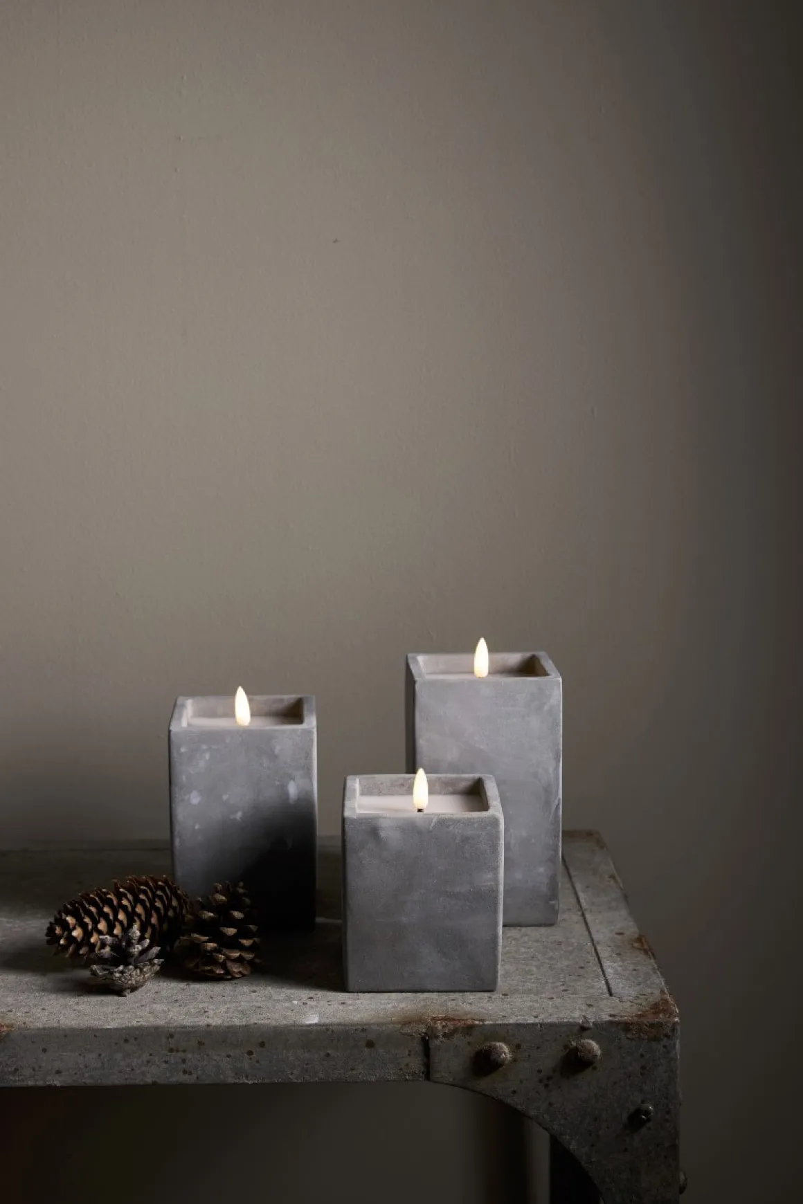 FLAMME CEM LED-Blockljus Batteri 16,5cm Grå