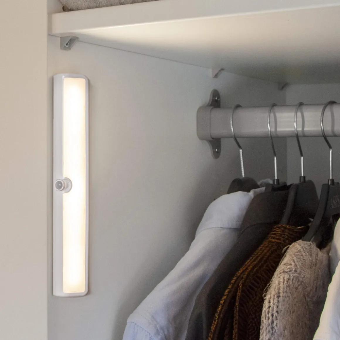 FUNCTIONAL Nattlampa LED Batteri Dimbar Sensor 30,5cm Vit