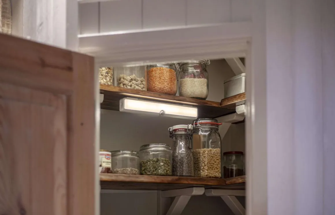 FUNCTIONAL Nattlampa LED Batteri Dimbar Sensor 30,5cm Vit