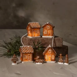 GINGERVILLE Pepparkakshus & Figurer Batteri 30cm Brun