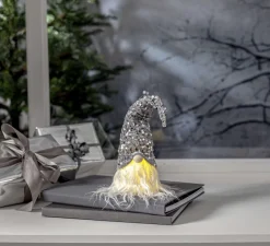 JOYLIGHT Batterifigur Dekorationstomte 32cm Silver