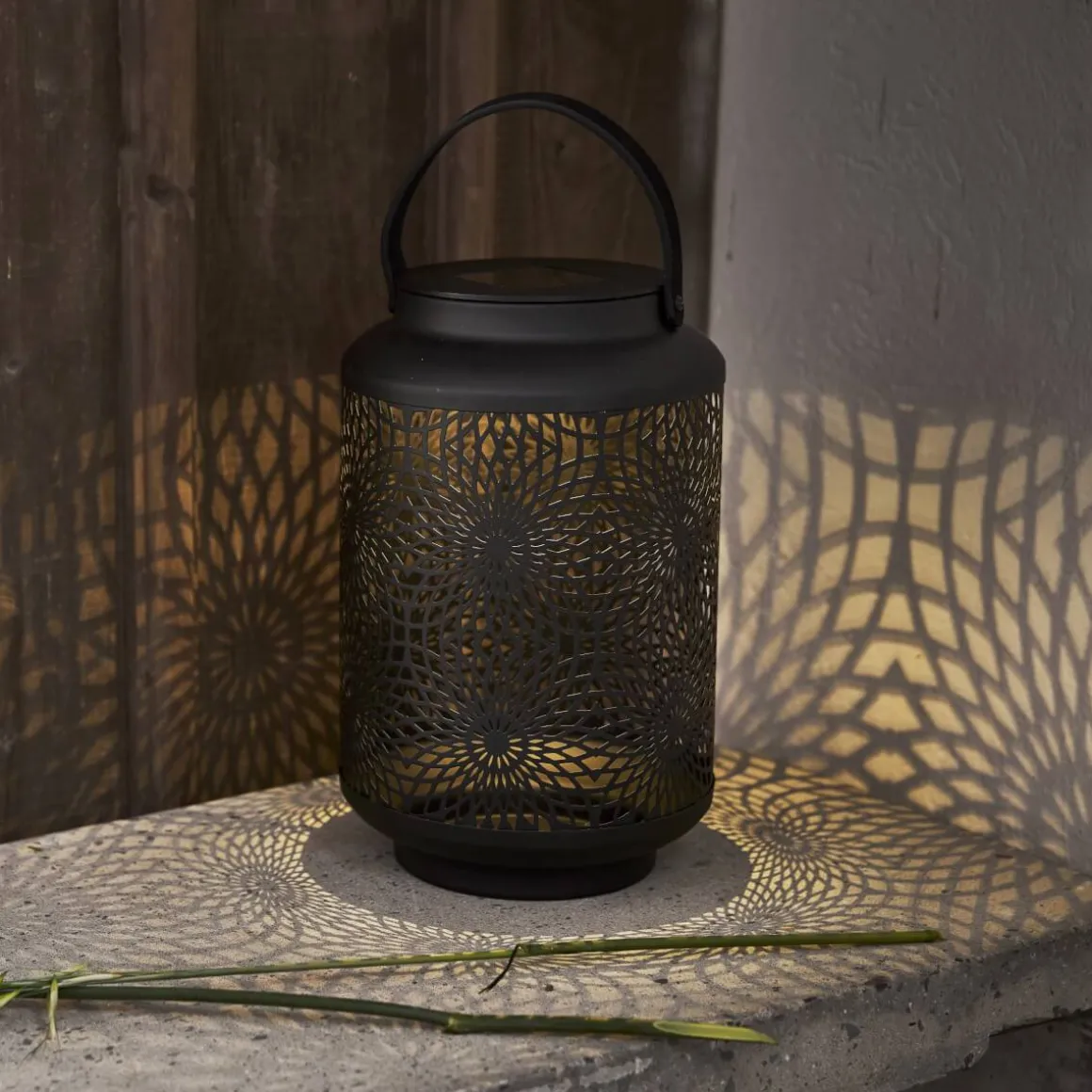MANDALA Solcellslykta 30cm Svart