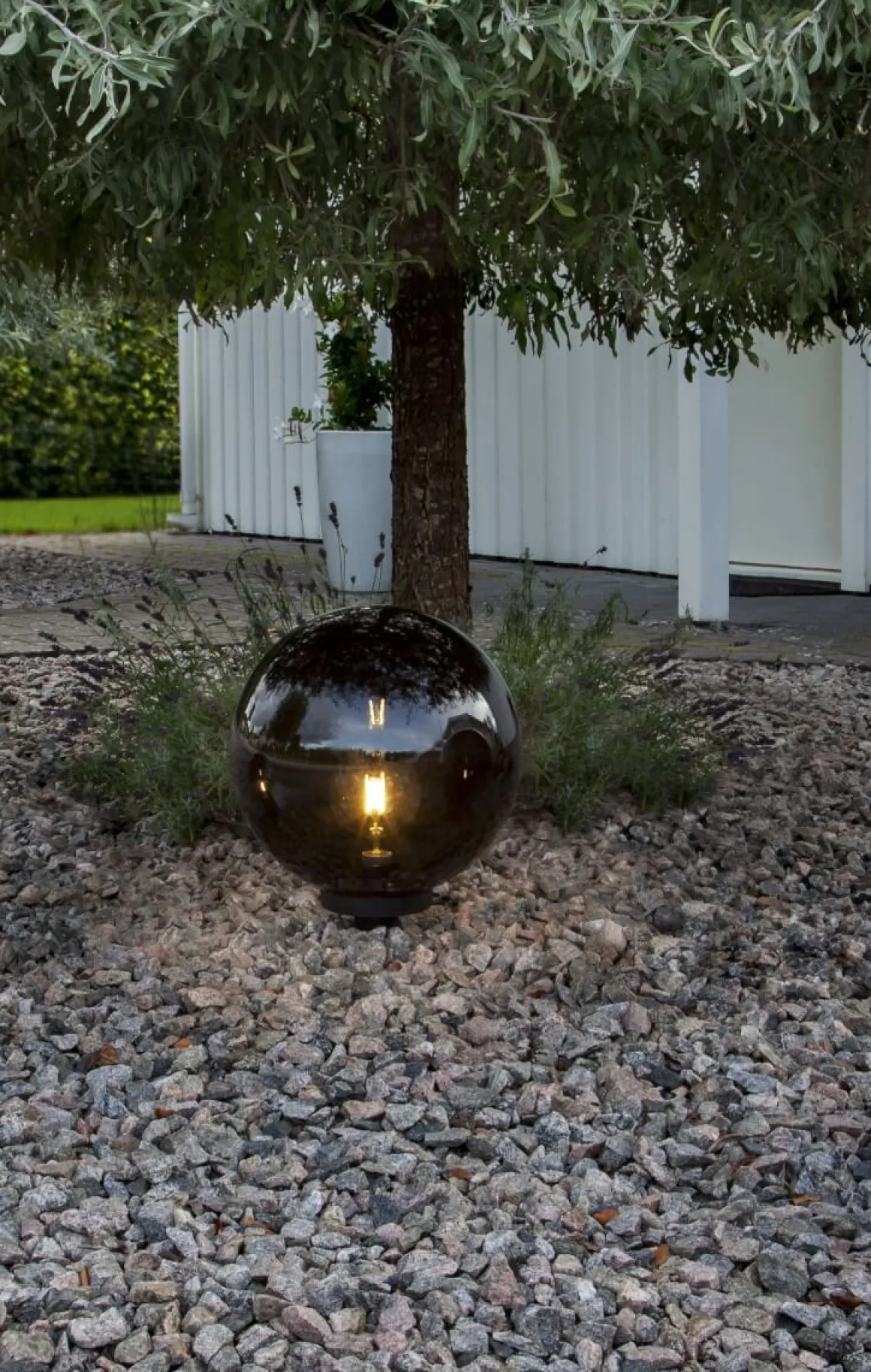 ORBY Klot Utomhusdekoration 40cm Svart