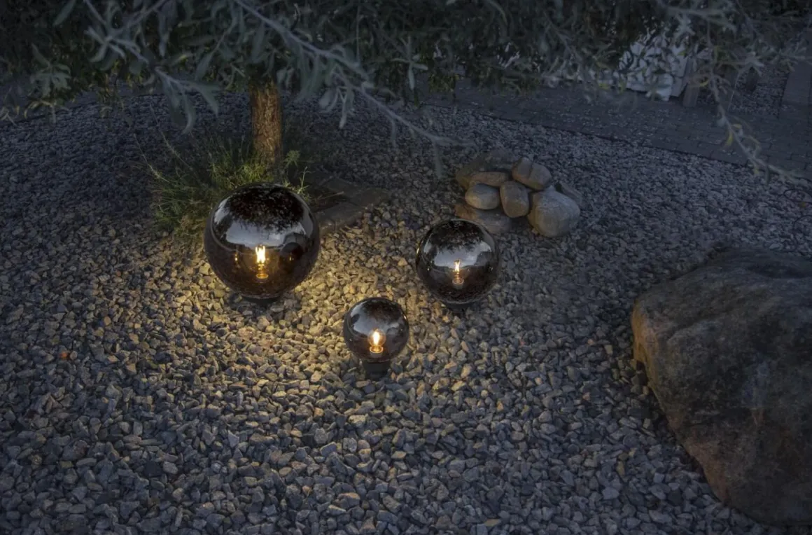 ORBY Klot Utomhusdekoration 40cm Svart