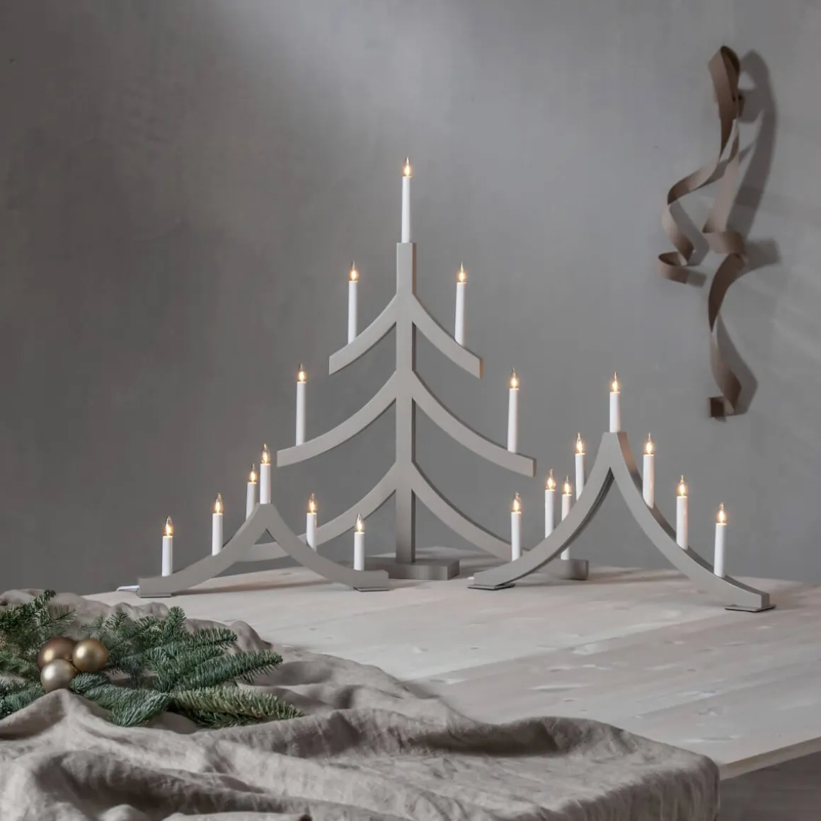 PAGOD Ljusstake 7L 40cm Elefantgrå