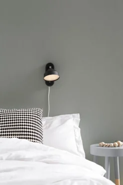 TRATT Väggspot 1L Svart