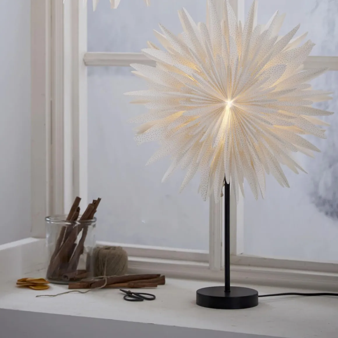 WINTER Stjärna på fot 62cm Vit